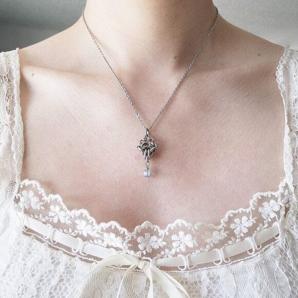 Vintage classic & elegant diamond-shaped silver necklace with a blue pearl - Picture 10 of 10